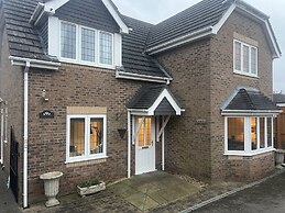 Remarkable 3-bed House in Netley Abbey Southampton