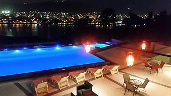 Domus Lake Resort