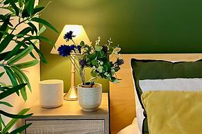 Charming Home Near Gatwick Airport