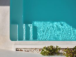 Manesis Suites