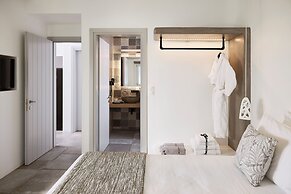 Manesis Suites