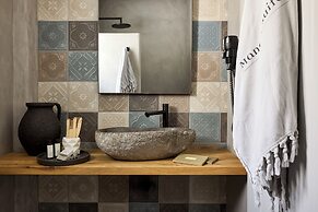 Manesis Suites