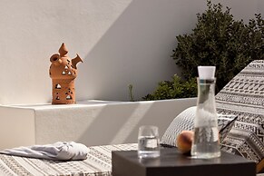 Manesis Suites