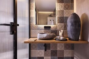 Manesis Suites