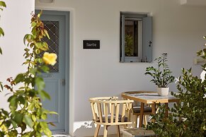 Manesis Suites