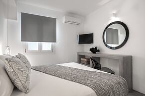 Manesis Suites