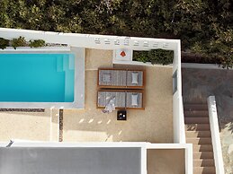 Manesis Suites