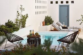 Manesis Suites