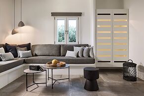Manesis Suites