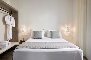 Manesis Suites