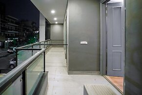 Saltstayz Express - Golf Course Road & DLF Phase-1