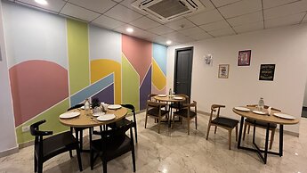 Saltstayz Express - Golf Course Road & DLF Phase-1