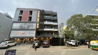 Saltstayz Express - Golf Course Road & DLF Phase-1