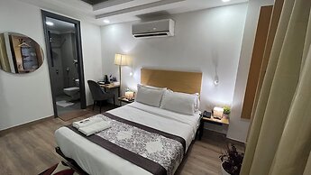 Saltstayz Express - Golf Course Road & DLF Phase-1