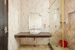 Lime Tree Hotel Golf Course Road Sec-43