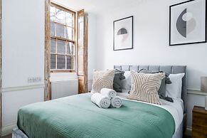 Elegant 2BR 2BA with Patio in Kennington