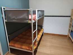Room-bed In A 6-bed Dormitory Room 2 mal