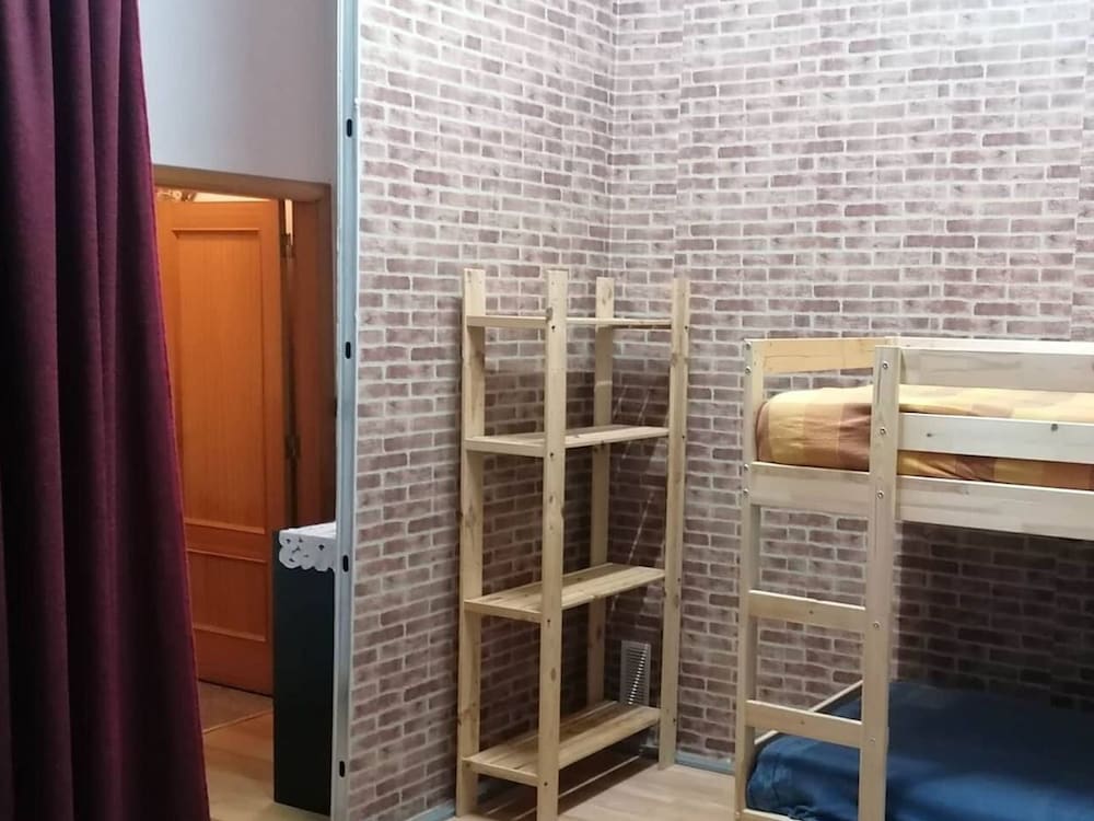 Room-bed In A 6-bed Dormitory Room - mal
