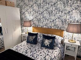 Herbert George Apartment Hotel