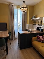 Herbert George Apartment Hotel