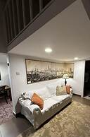 Charming and Cozy Apartment in Dubai Available now