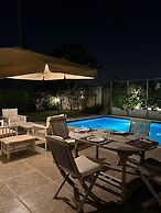 Charming and Cozy Apartment in Dubai Available now