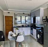 Emerald Suite Sleeps 6 With Free Parking