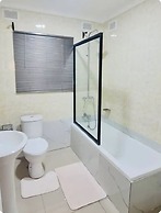Emerald Suite Sleeps 6 With Free Parking