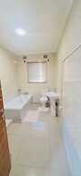 Emerald Suite Sleeps 6 With Free Parking