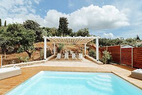 Moute House by Corfuescapes