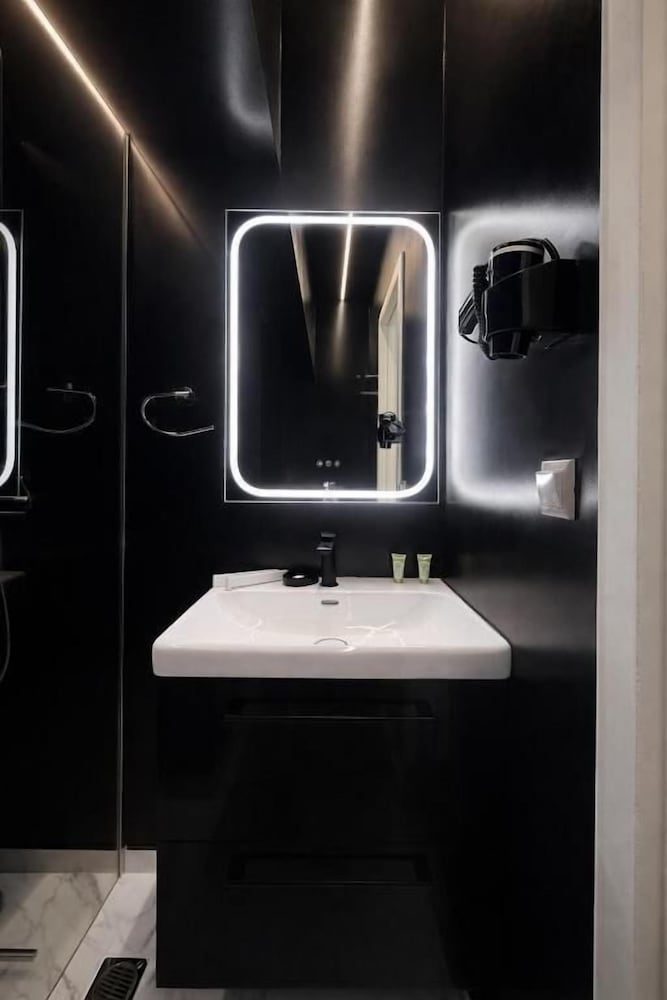 Elite Ermou Suites