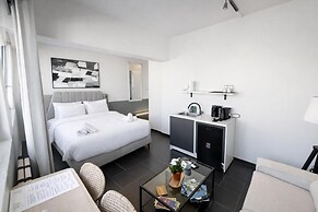 Elite Ermou Suites