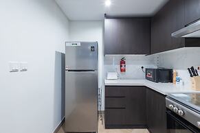 SuperHost - Chic Modern 1BR Apt Retreat with City View