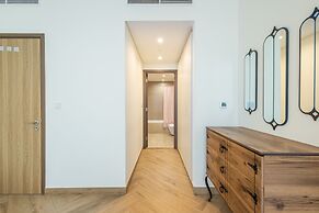 SuperHost - Chic Modern 1BR Apt Retreat with City View