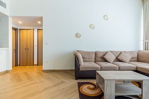 SuperHost - Chic Modern 1BR Apt Retreat with City View