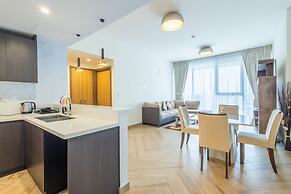 SuperHost - Chic Modern 1BR Apt Retreat with City View