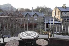 2 Bedroom Apt - Stunning Views, Balcony, Parking