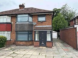 Stunning 3-bed House in Cheadle