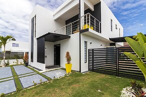 Modern 4-BR Villa in Gated Community