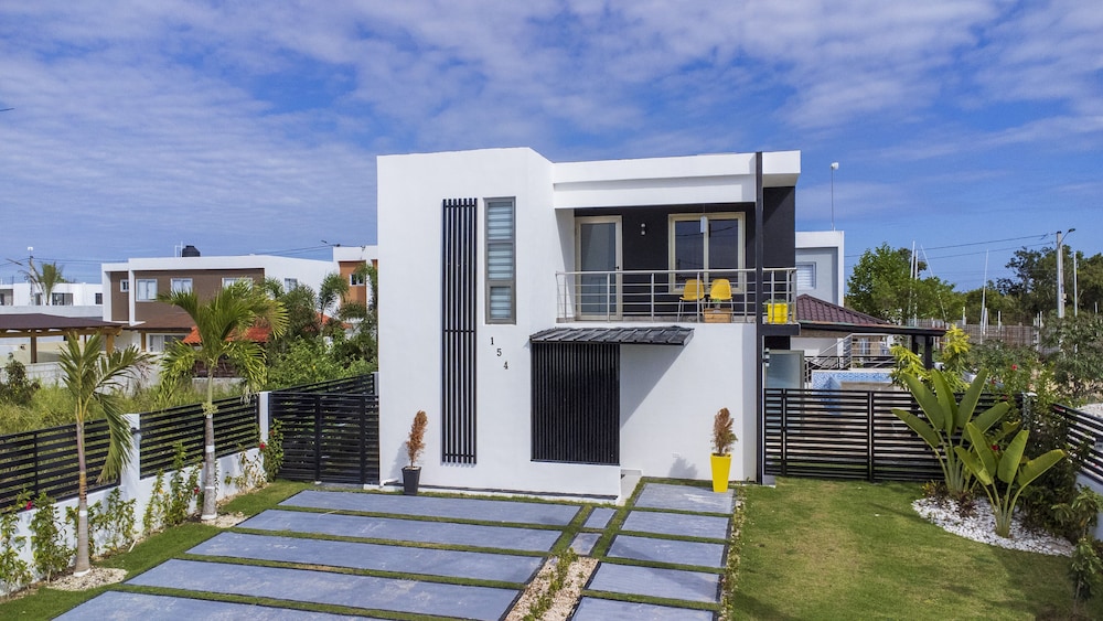 Modern 4-BR Villa in Gated Community