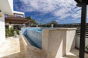 Modern 4-BR Villa in Gated Community
