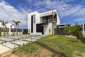 Modern 4-BR Villa in Gated Community
