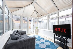 Captivating 3-bed House in Blackburn