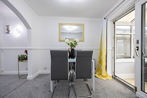 Captivating 3-bed House in Blackburn