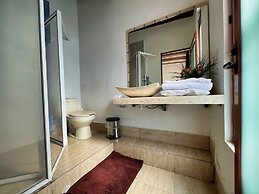 La Palapa & Posada Mía