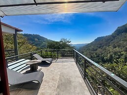 La Palapa & Posada Mía