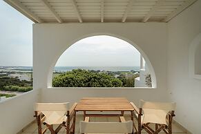 Phoenicia Naxos