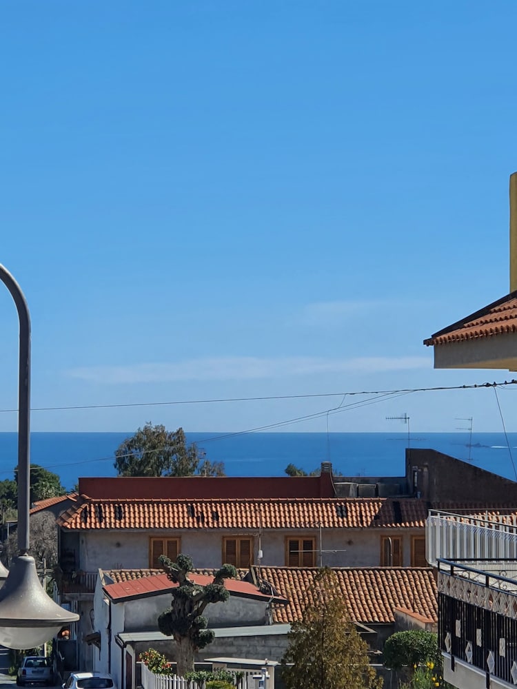 Stanza ad ore Acireale