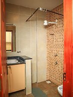 West Suites Apartments