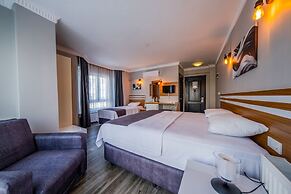 Lopera Beach Hotel
